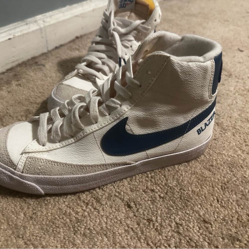 Nike Blazer Mid High-Tops in White and Navy